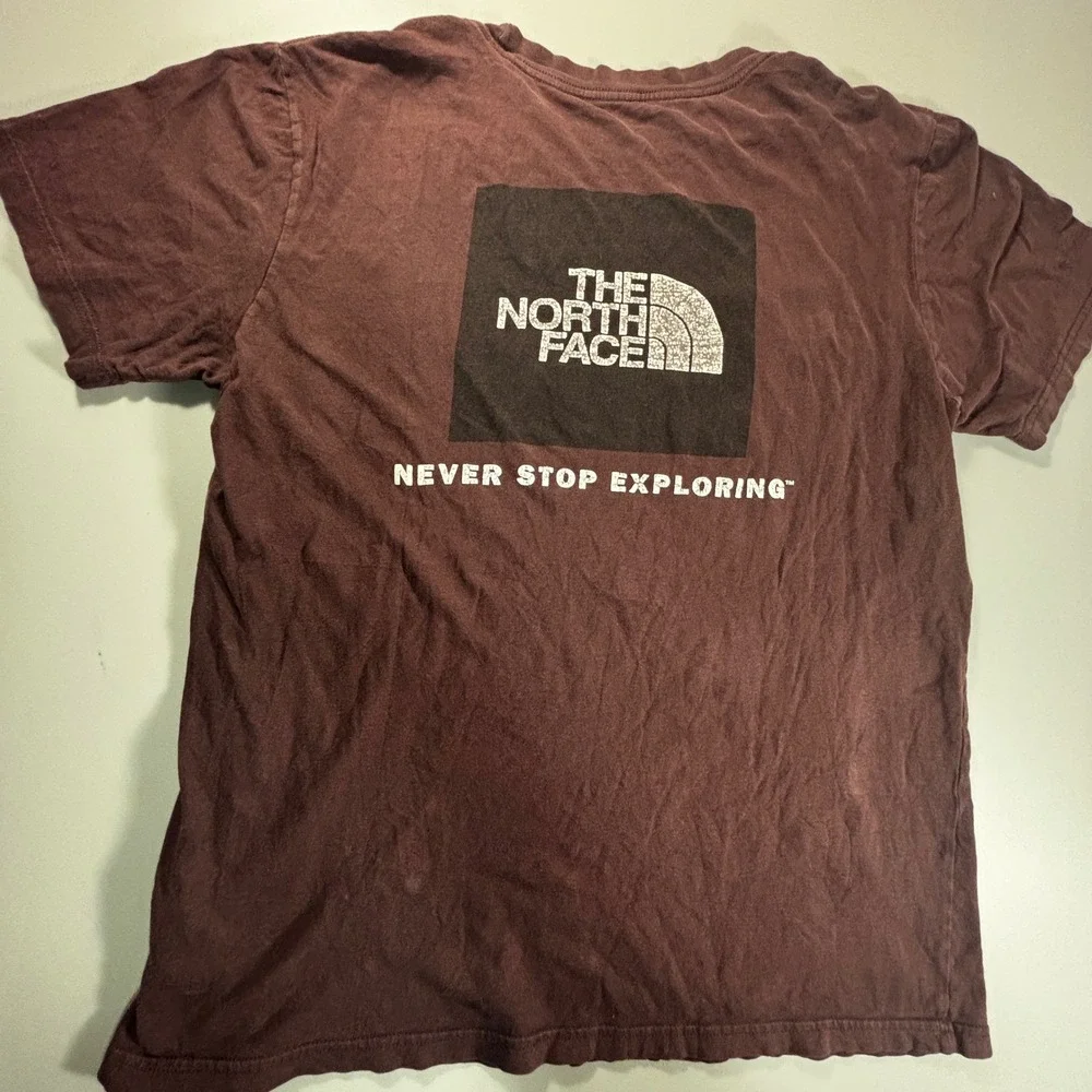The North Face T-Shirt Mens Medium Burgundy Maroon Short‎ Sleeve Logo Tee